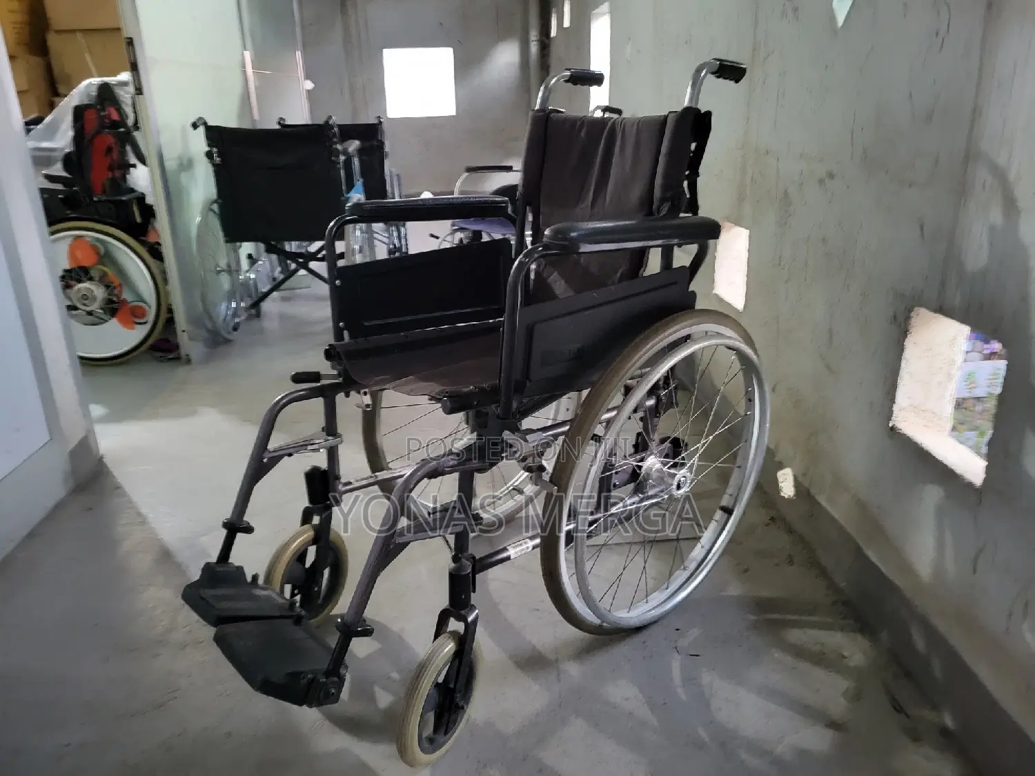 Lightweight Folding Travel Wheelchair With Rear Hand Brakes