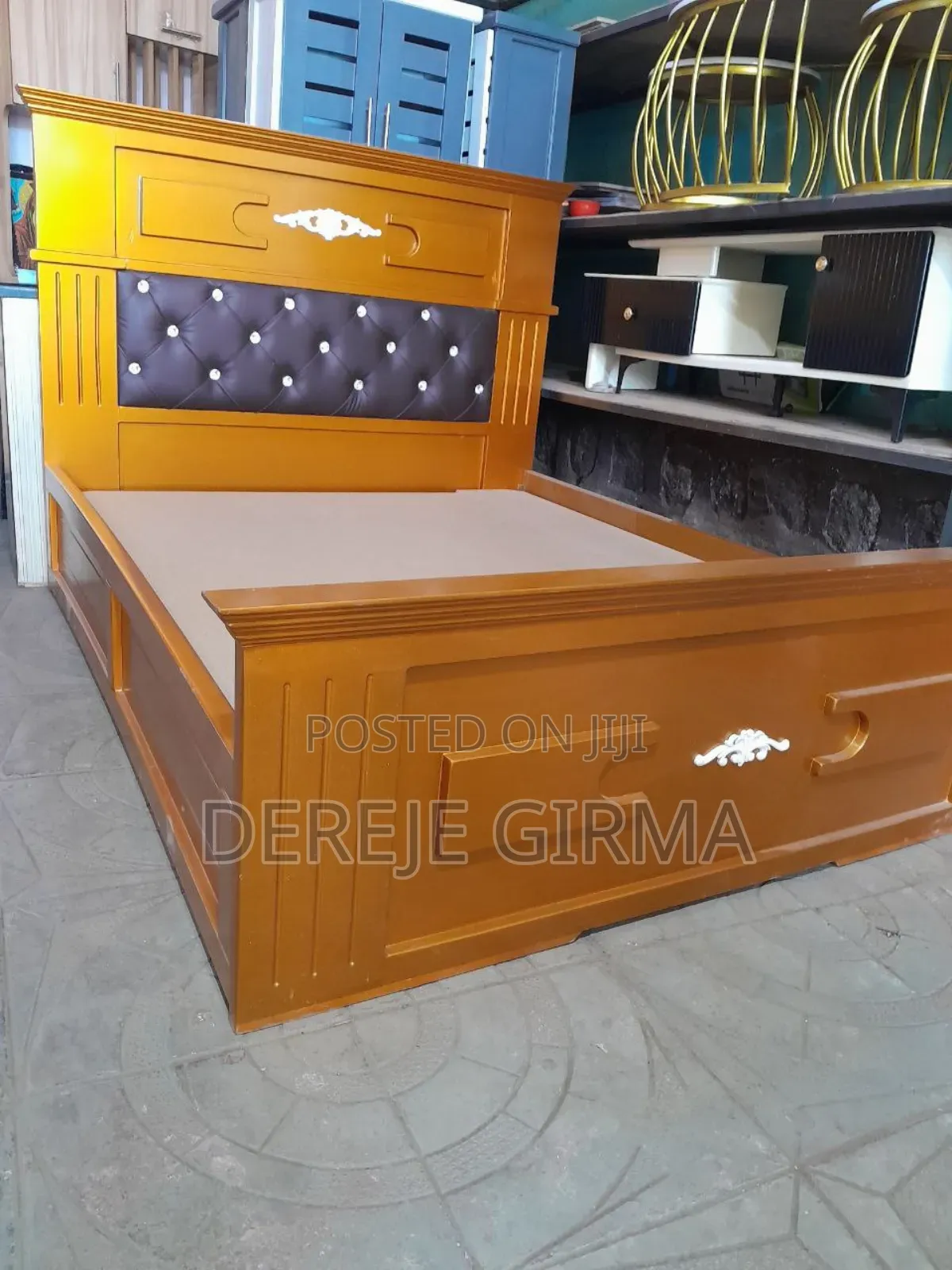 1,50 ስፋት ያለው ኤምዲኤፍ አልጋ