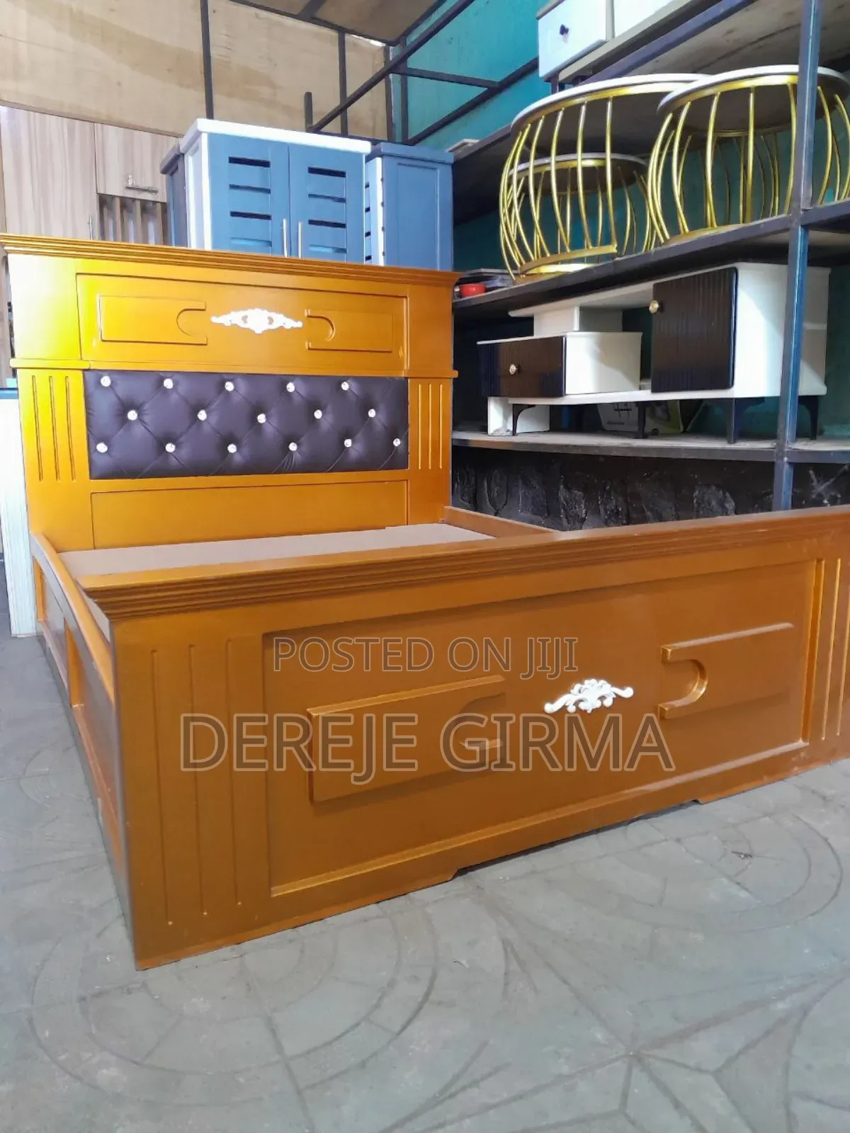 1,50 ስፋት ያለው ኤምዲኤፍ አልጋ