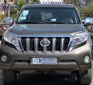 Photo - Toyota Land Cruiser Prado 2016 Gray