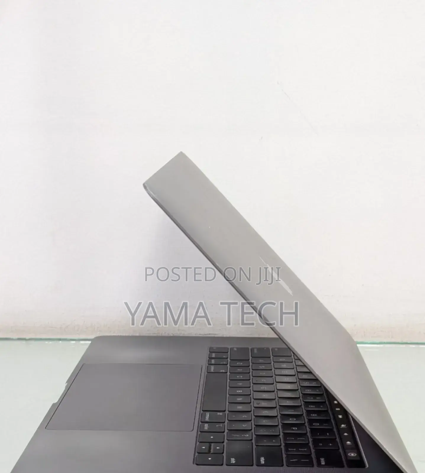 New Laptop Apple MacBook Pro 2018 16GB Intel Core I9 SSD 1T