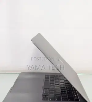 New Laptop Apple MacBook Pro 2018 16GB Intel Core I9 SSD 1T