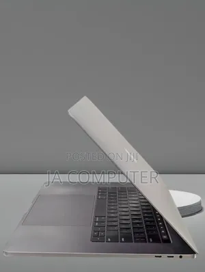 New Laptop Apple MacBook Pro 2018 16GB Intel Core I9 SSD 1T