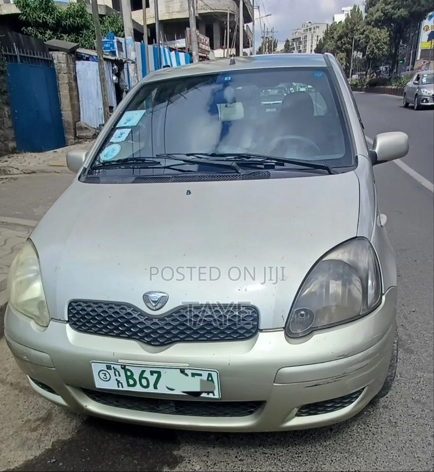 Toyota Vitz 2002 Gold