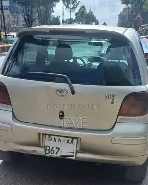 Toyota Vitz 2002 Gold