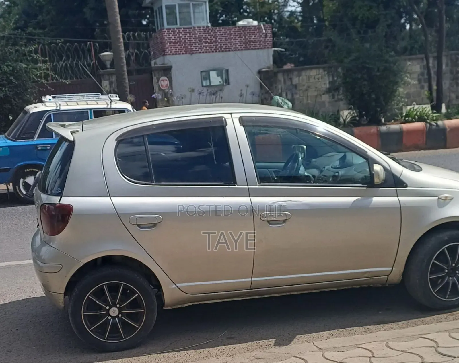 Toyota Vitz 2002 Gold