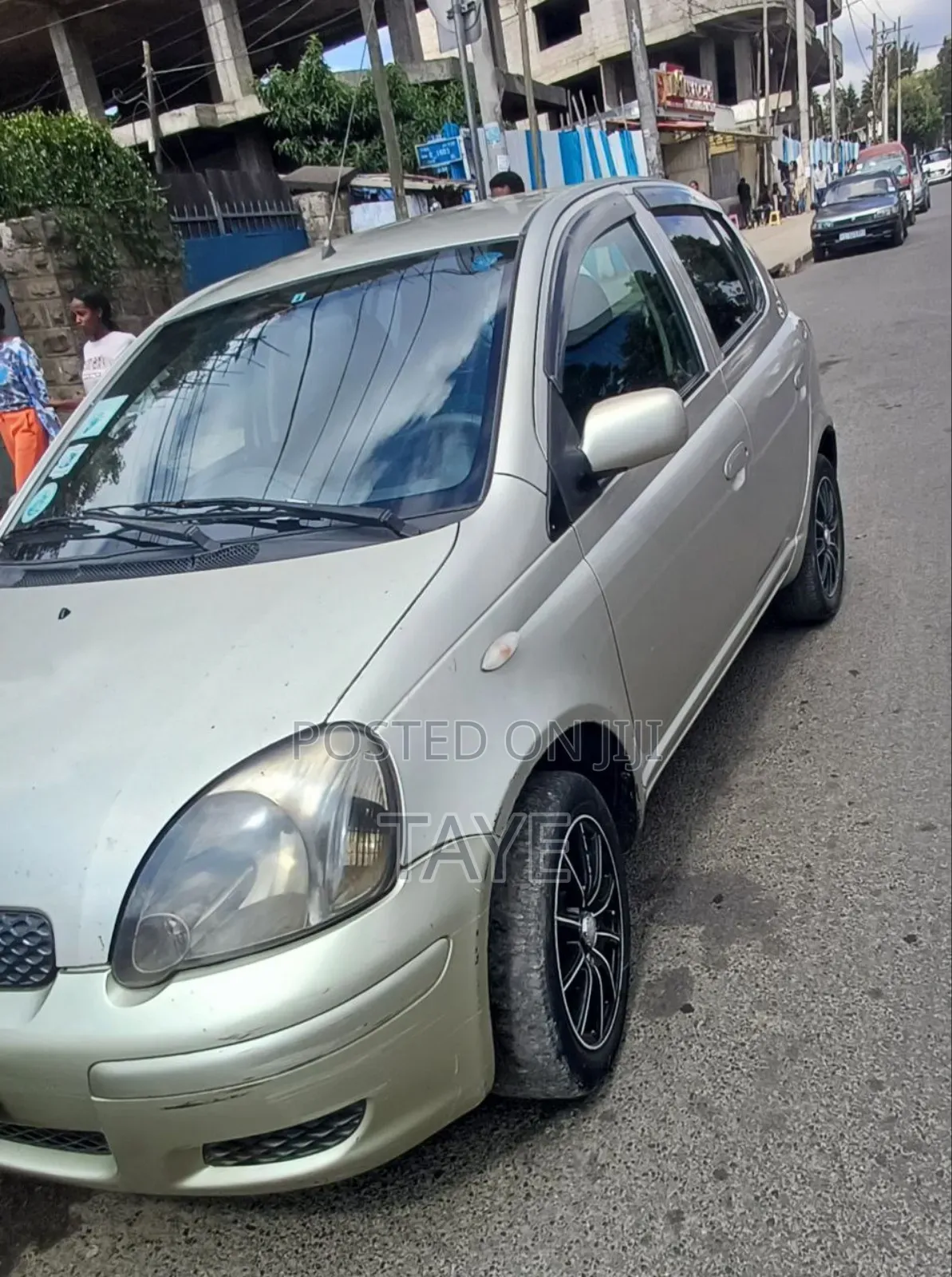 Toyota Vitz 2002 Gold
