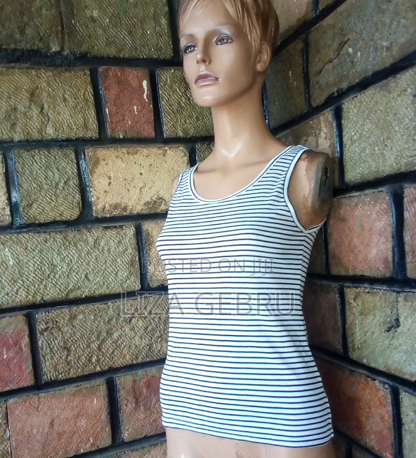 አንደኛ ደረጃ ጥርት ያለ ቦንዳ ቶፕ. ሳይዝ S,m