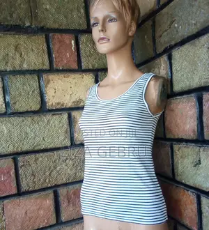 Photo - አንደኛ ደረጃ ጥርት ያለ ቦንዳ ቶፕ. ሳይዝ S,m