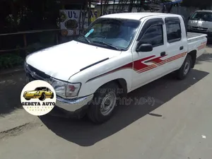 Photo - Toyota Hilux 1998 White