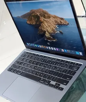 New Laptop Apple MacBook 2020 16GB Intel Core I7 SSD 512GB