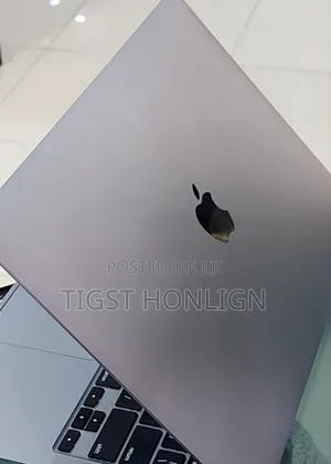 New Laptop Apple MacBook 2020 16GB Intel Core I7 SSD 512GB