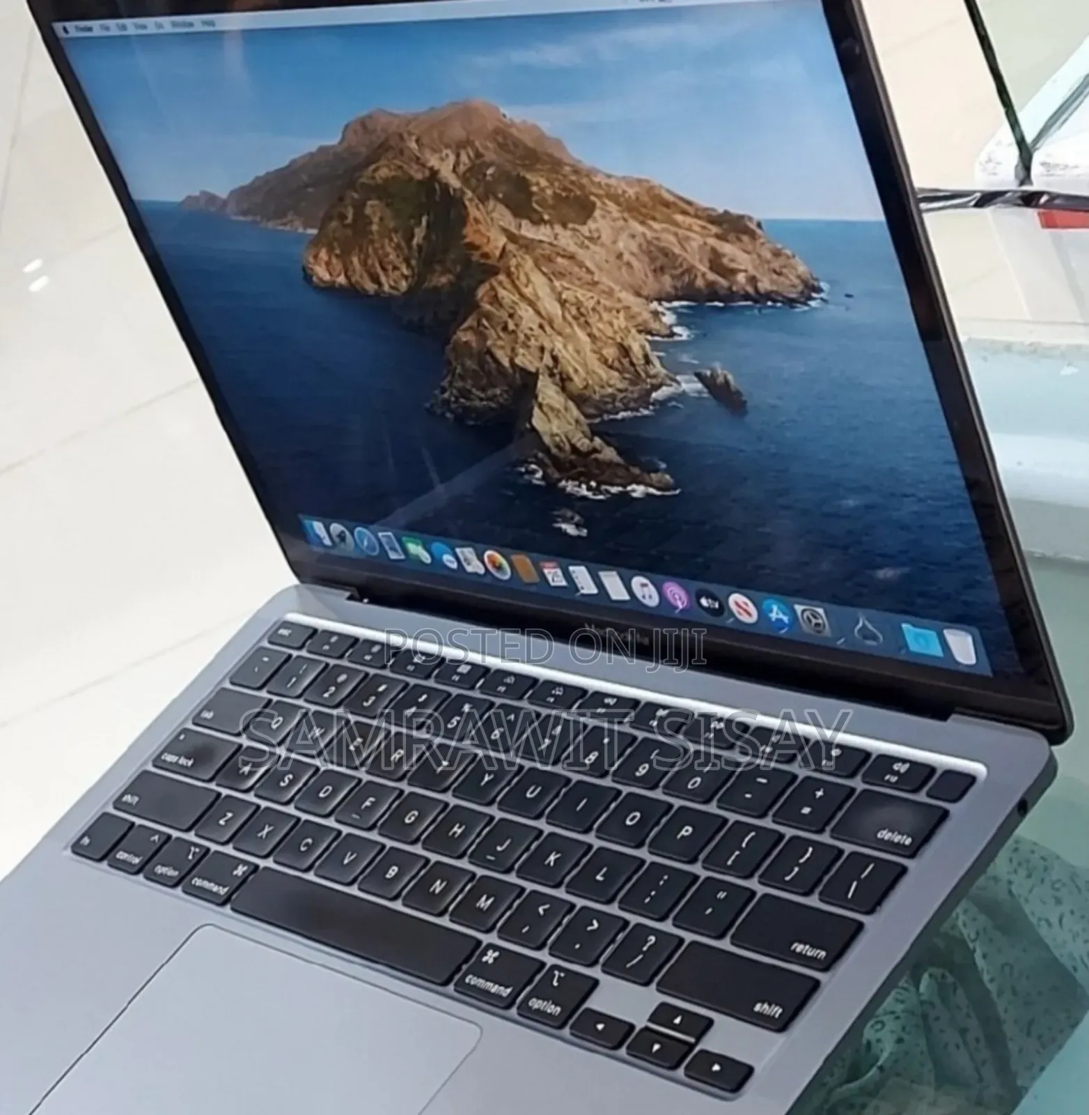 New Laptop Apple MacBook 2020 16GB Intel Core I7 SSD 512GB