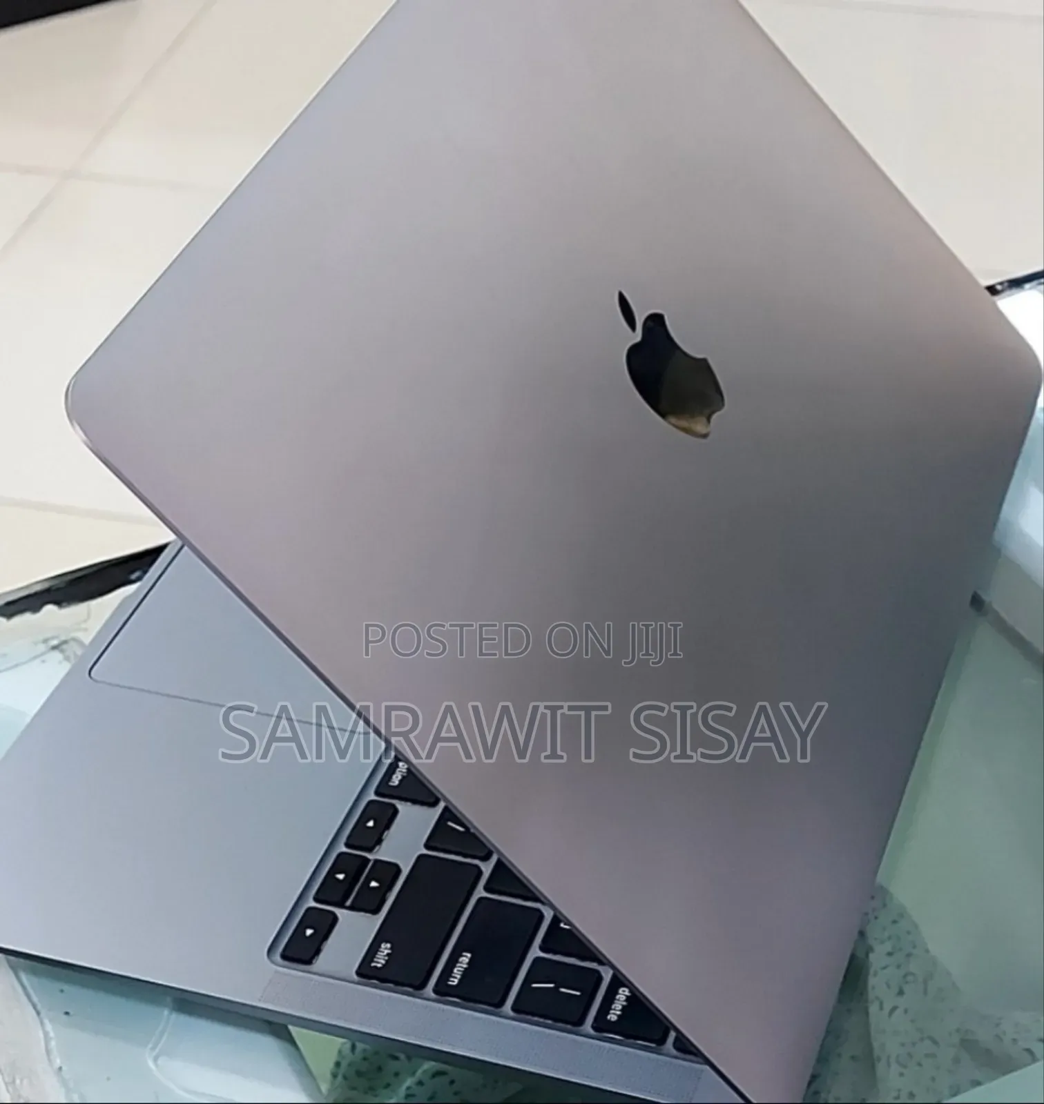 New Laptop Apple MacBook 2020 16GB Intel Core I7 SSD 512GB