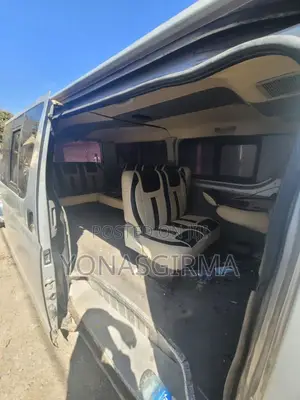 Toyota HiAce 2005 Silver