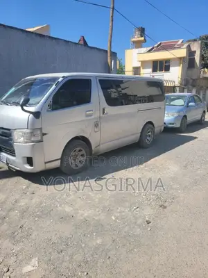 Toyota HiAce 2005 Silver