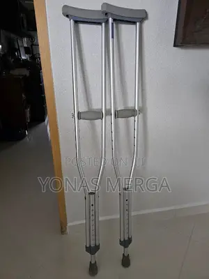 Photo - Bilateral Crutches樂handicapped Crutches Baisakhi群cranch
