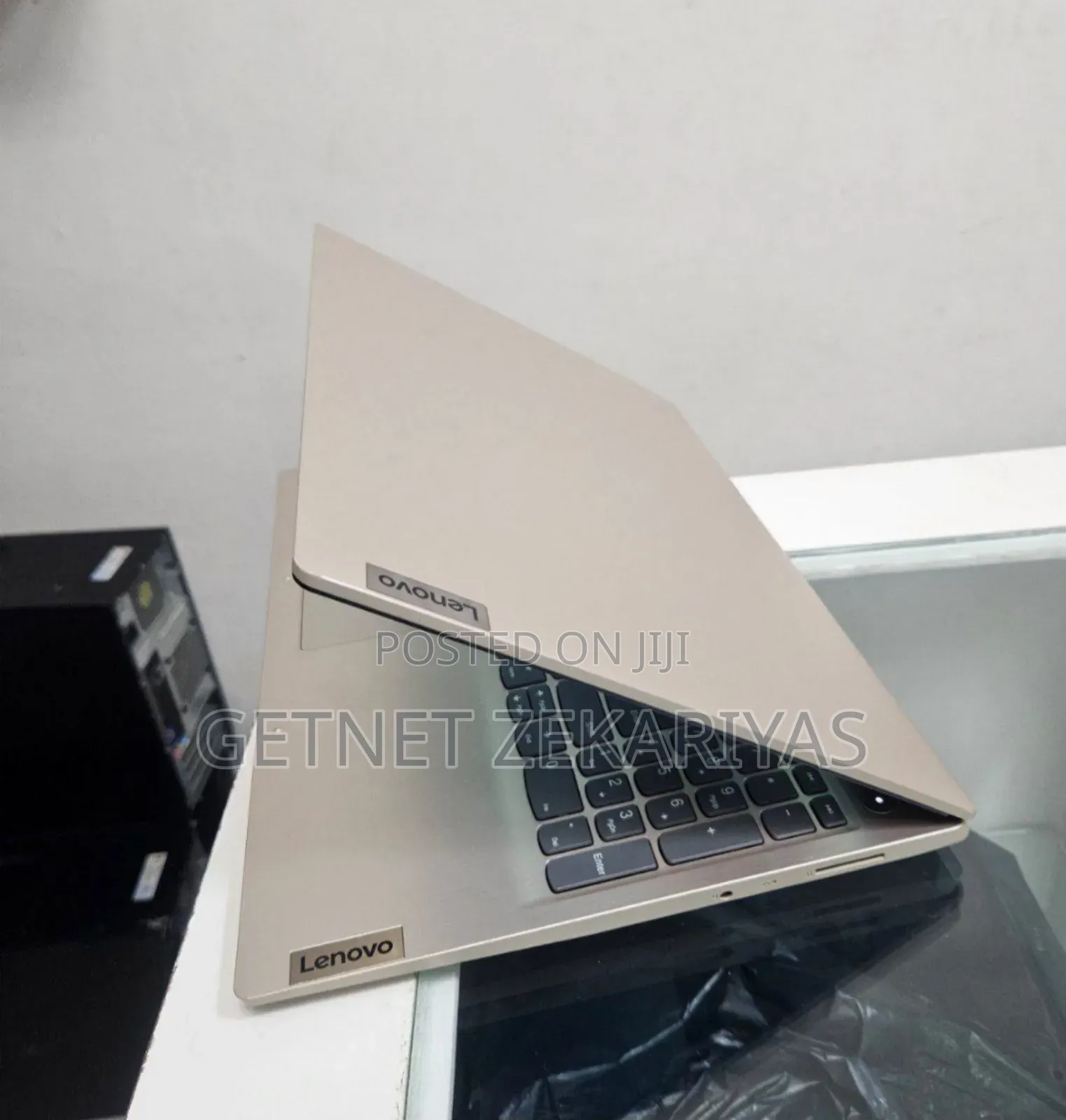 New Laptop Lenovo IdeaPad 330C 8GB Intel Core I3 SSD 256GB