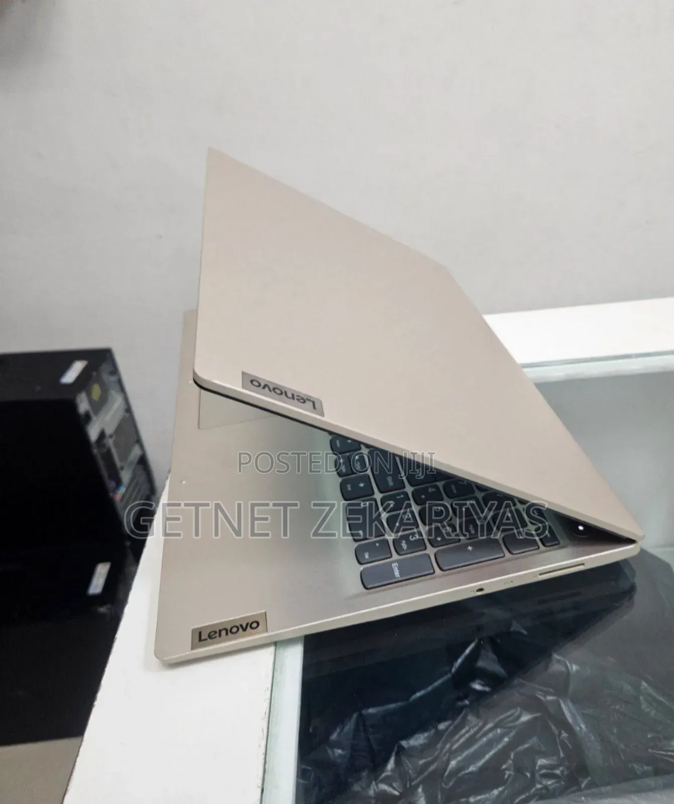 New Laptop Lenovo IdeaPad 330C 8GB Intel Core I3 SSD 256GB