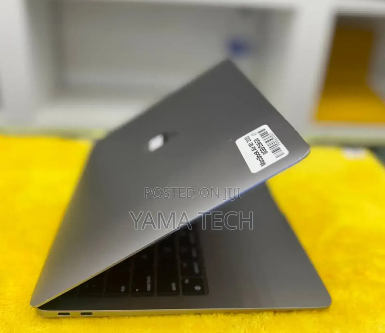 New Laptop Apple MacBook Air 2020 M1 8GB Apple M1 SSD 256GB