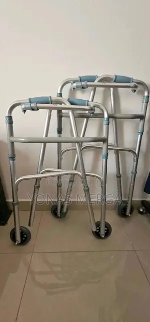 Photo - Walker閨peak Walking Frame/Wheeled密fitting Easily Into Cars