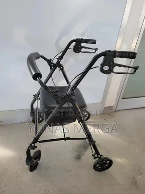 4wheeled Hand Brake Walker曉with Seat  ወከር