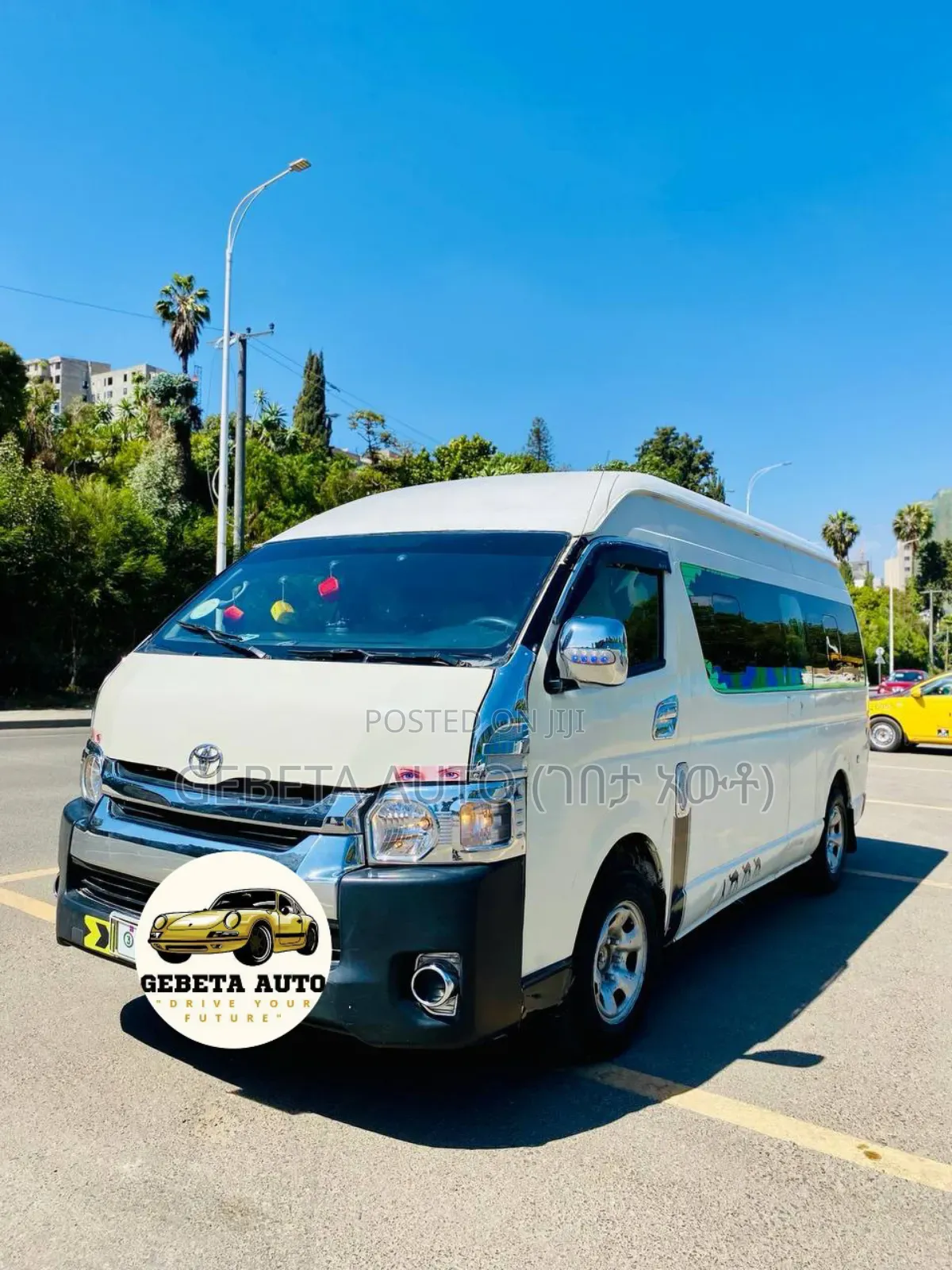 Toyota HiAce 2016 White