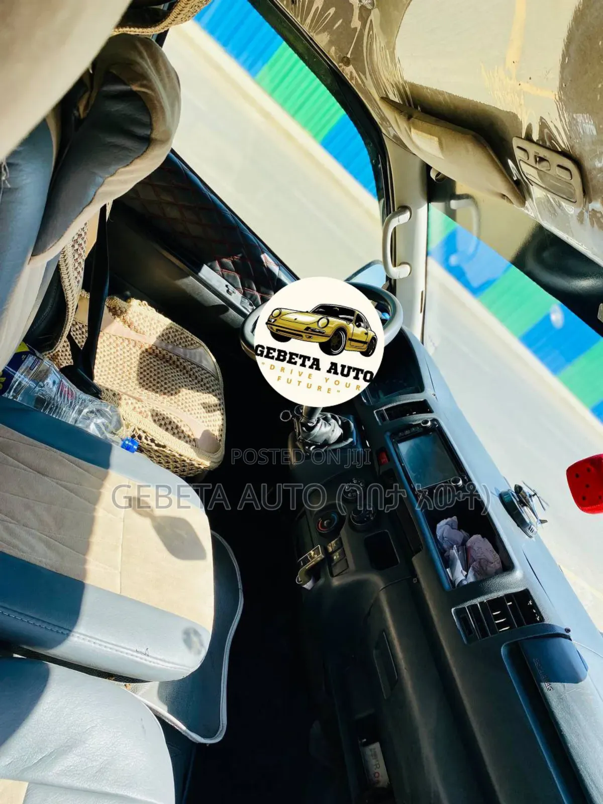 Toyota HiAce 2016 White