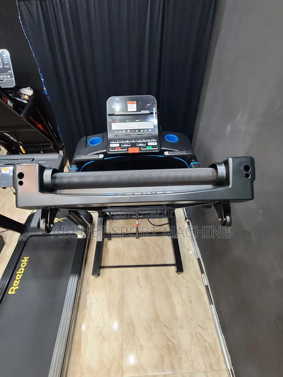 የአዉሮፓ ስታንዳርድ Reenok Jet300 የመሮጫ ማሽን