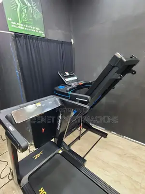 የአዉሮፓ ስታንዳርድ የቤት ዉስጥ Reebok Jet300 Series የመሮጫ ማሽን