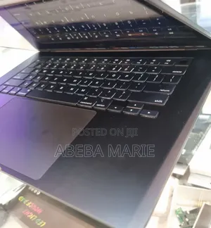 Photo - New Laptop Apple MacBook 8GB Apple M3 SSD 256GB