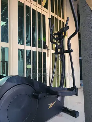 Photo - ዘመናዊ Reebok Fr20 Exercise Bike