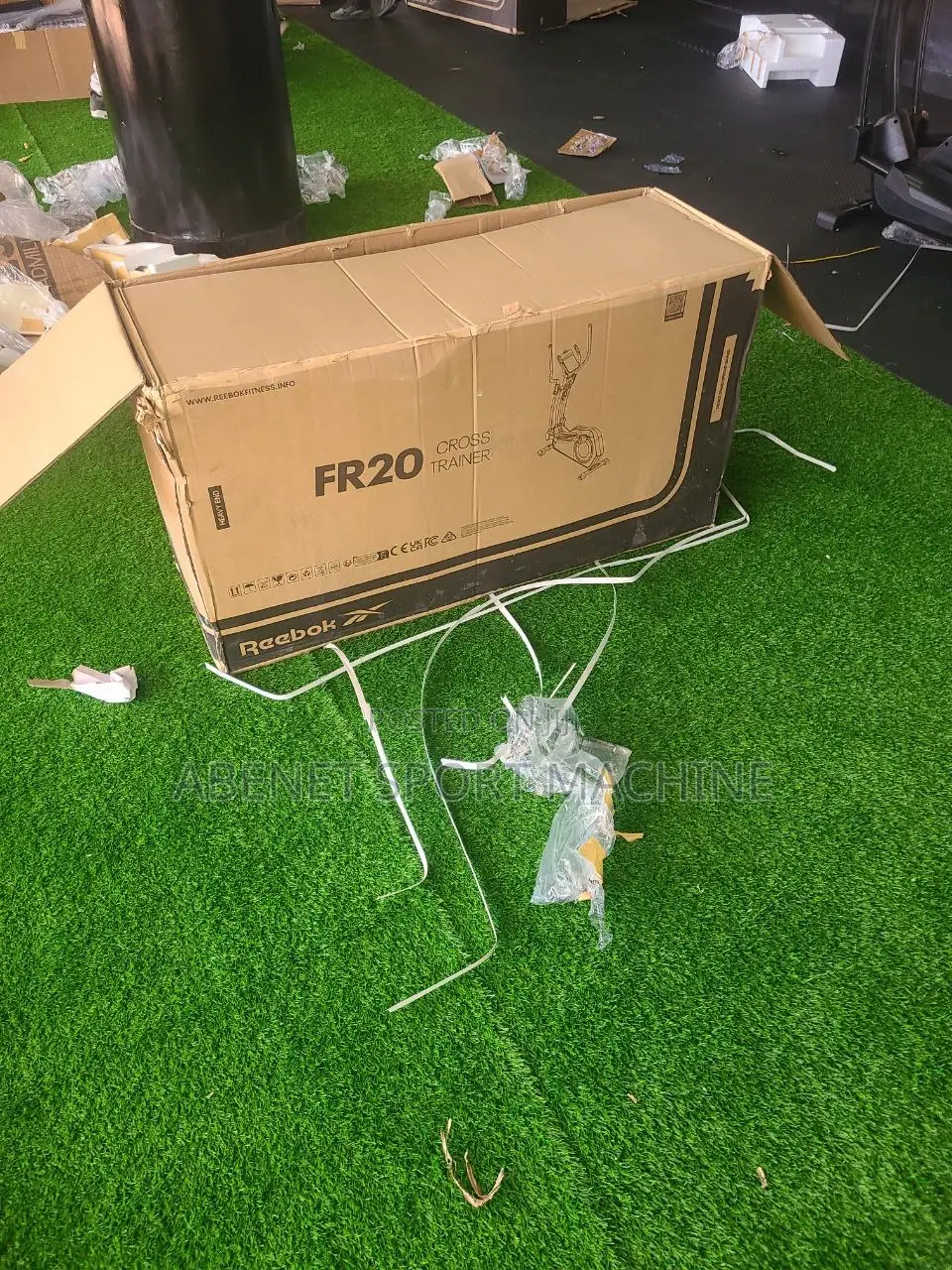 የቤት ዉስጥ ዘመናዊ Reebok Cross Trainer