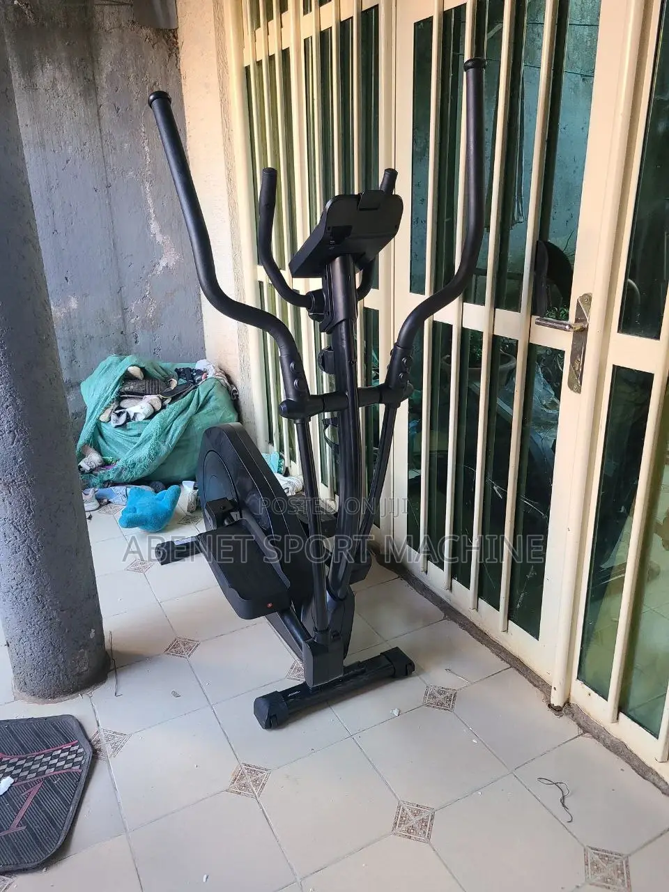 የቤት ዉስጥ ዘመናዊ Reebok Cross Trainer