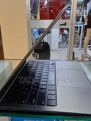 New Laptop Apple MacBook Air 2020 M1 16GB Intel Core I7 SSD 512GB