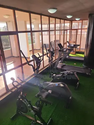 Photo - ዘመናዊ የአዉሮፓ ስታንዳርድ Reebok Fr30 and 20 Cross Trainer