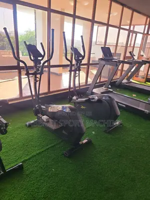 Photo - የአዉሮፓ ስታንዳርድ Reebok Fr20 and 30 Cross Trainer Bikes