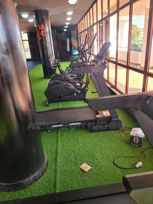 Photo - የreebok ድርጅት ዘመናዊ Cross Trainer Exercise Bikes