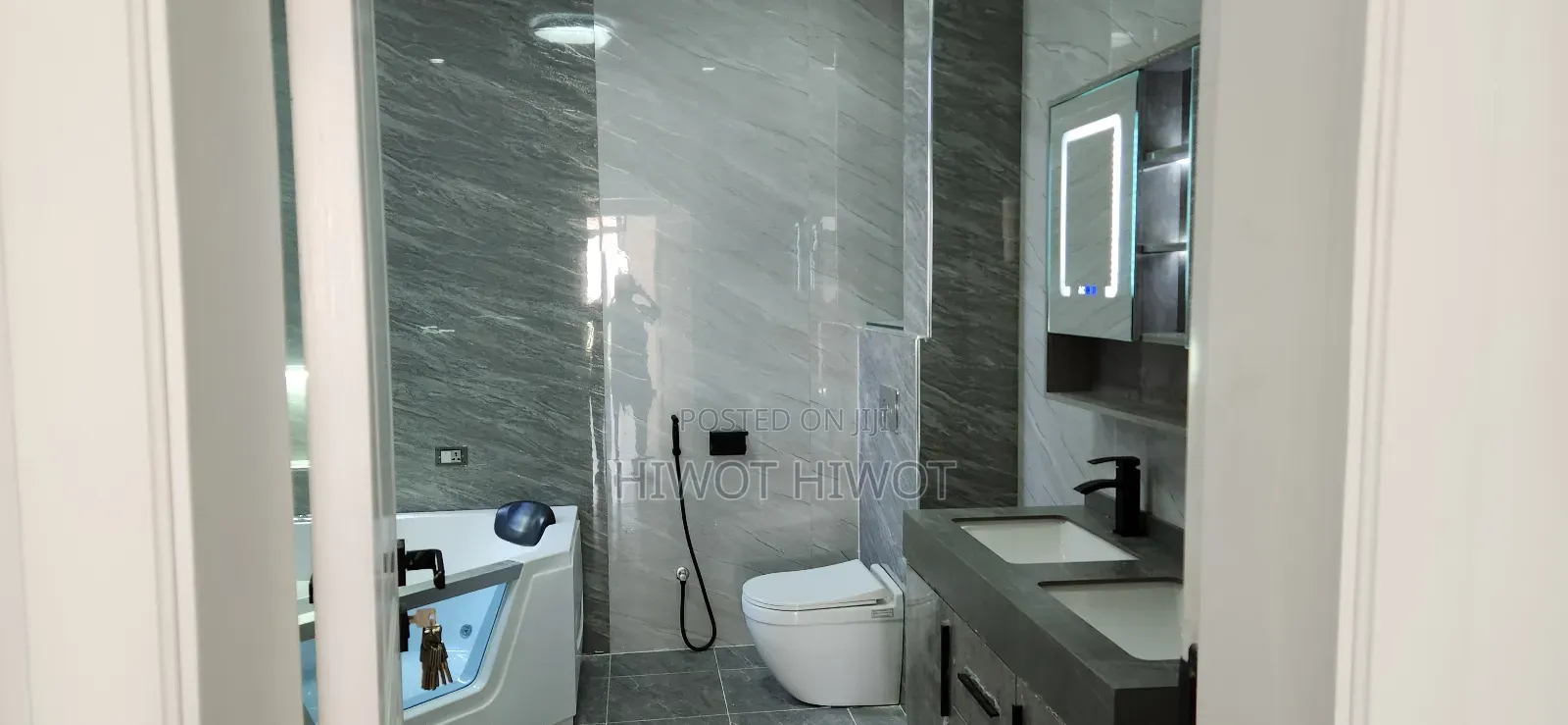 6bdrm House in Owner, Yeka for sale