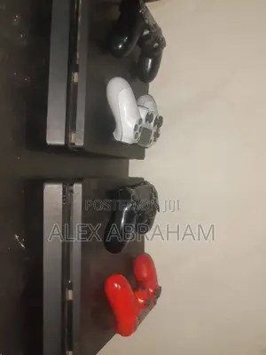 PS4 (Play Station 4)