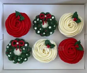 Christmas Cake With Cupcake