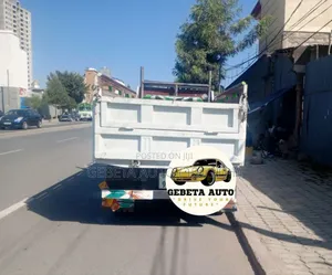 Isuzu Gelbach ገልባጭ