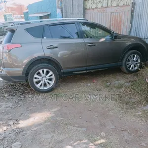 Photo - Toyota RAV4 2018 Brown
