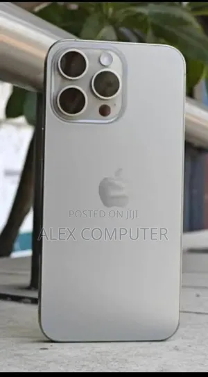 Photo - New Apple iPhone 15 Pro Max 512 GB Silver