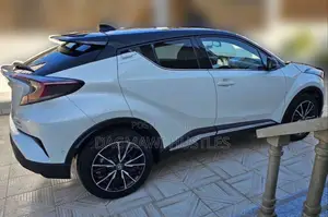 Photo - Toyota C-HR 2020 White
