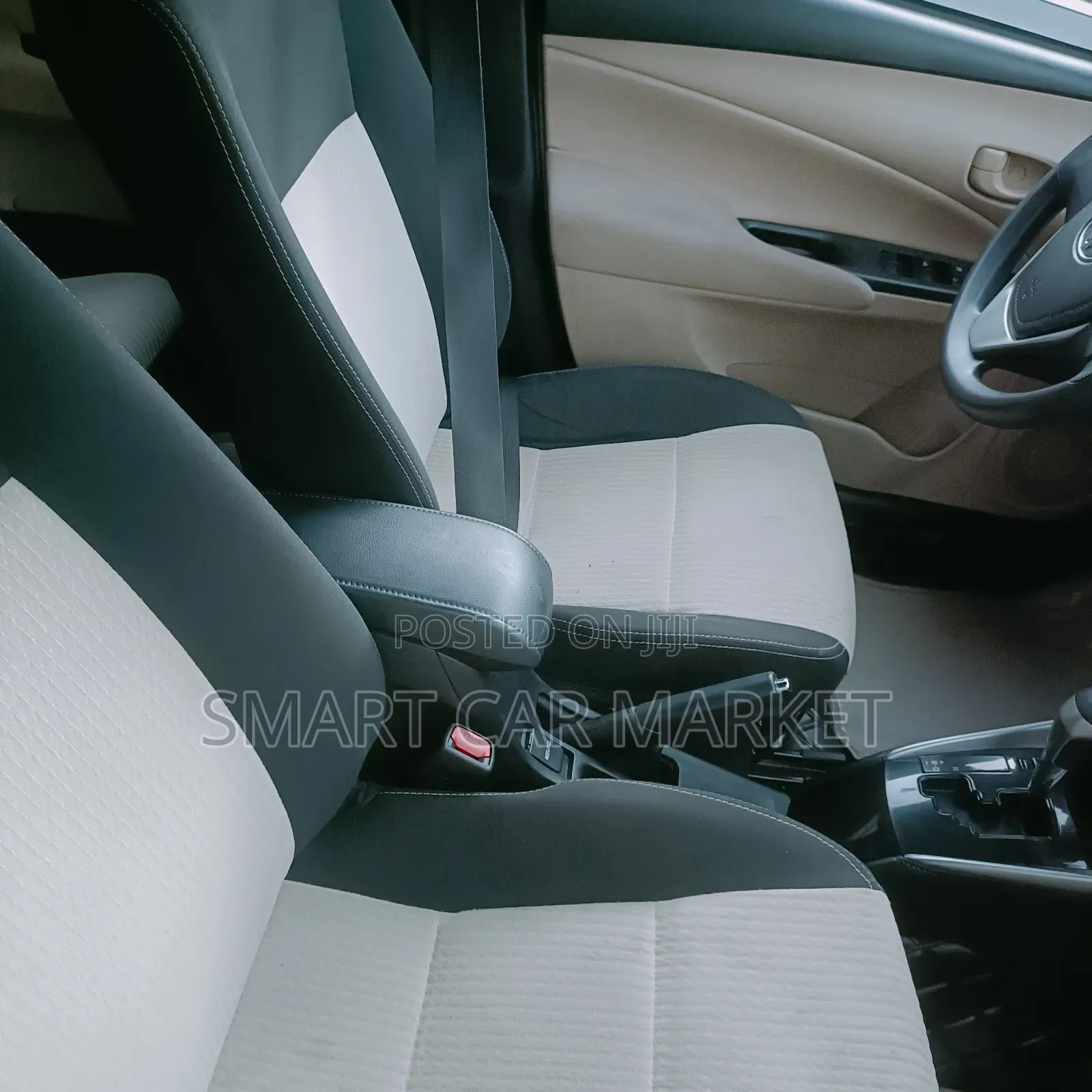 Toyota Yaris 2020 Silver