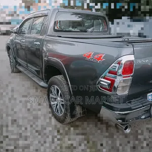Toyota Hilux 2016 Gray