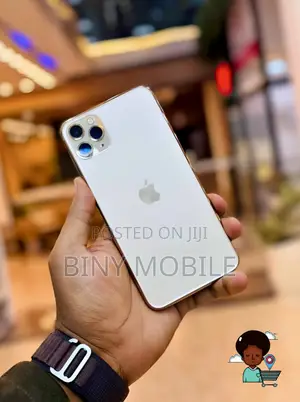 Photo - Apple iPhone 11 Pro Max 256 GB Gold