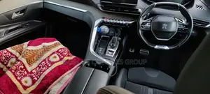 Peugeot 5008 2022 White