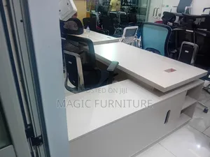 Photo - Managerial Table